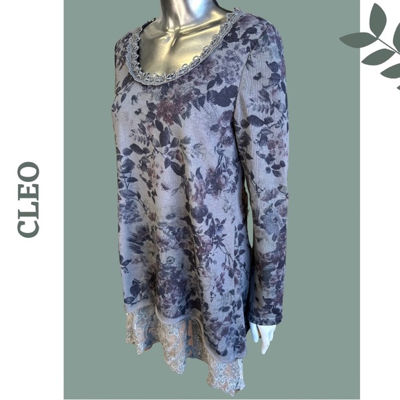 Cleo Floral Tunic Top, Lace Trim Neck & Layered Hem, Gray Small - Picture 3 of 10